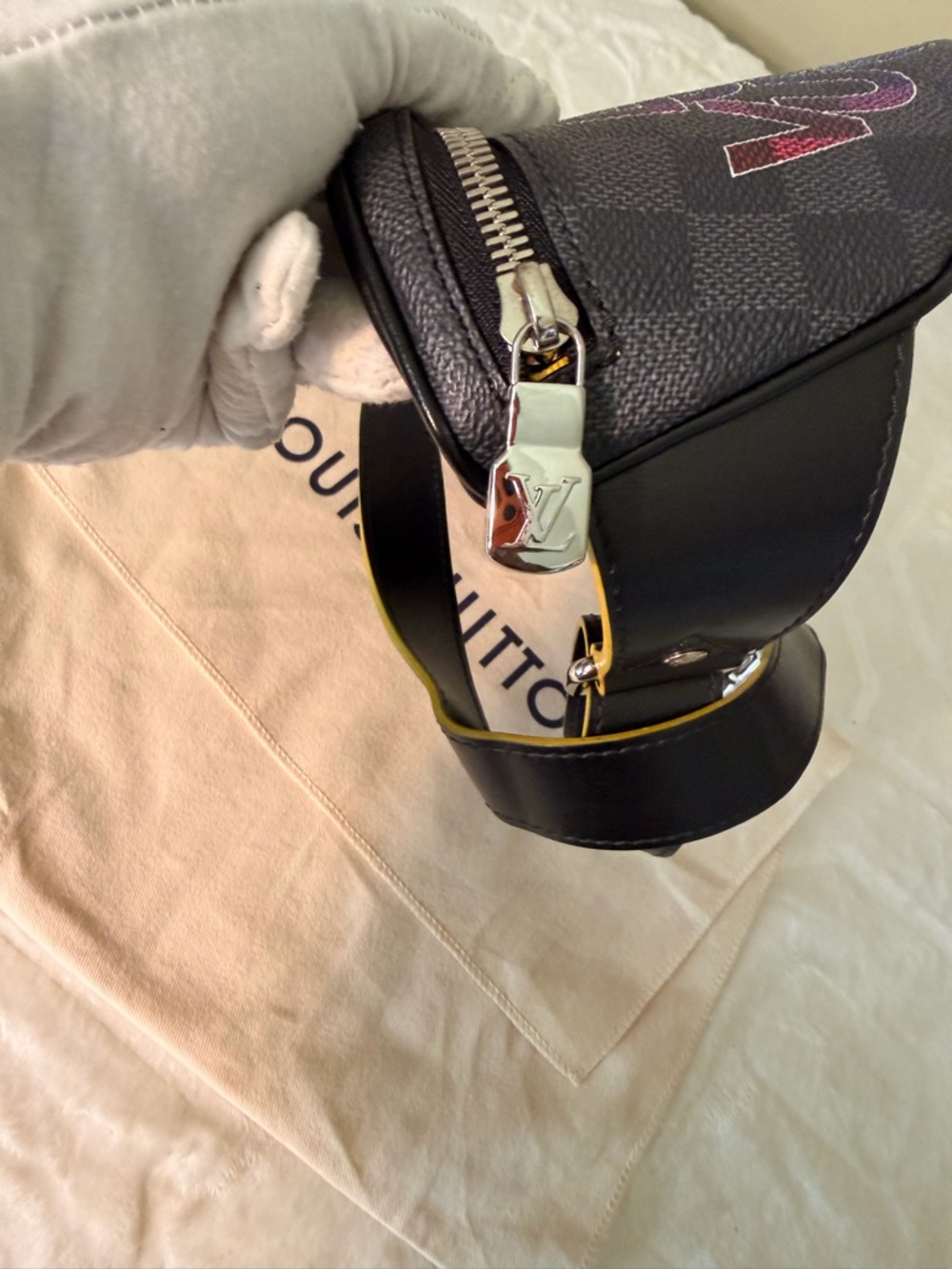 Louis Vuitton Damier Graphite Rainbow Logo Discovery Bum Bag - Picture 12 of 16